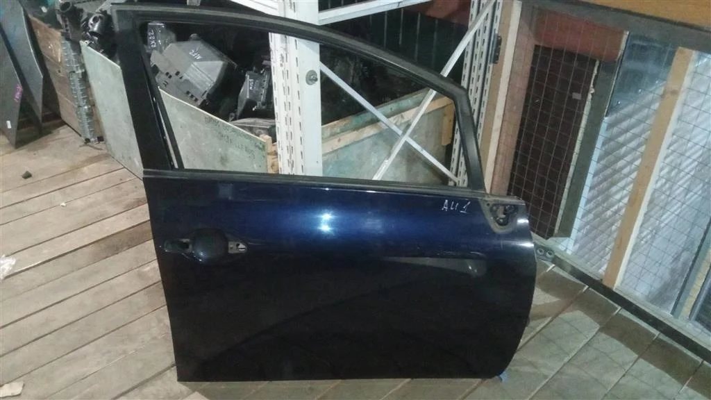 Б.у. дверь TOYOTA AURIS ZRE150 TOYOTA AURIS ZRE150