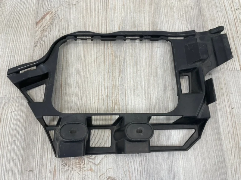 Кронштейн бампера VW Touareg NF 2010-2014 7P