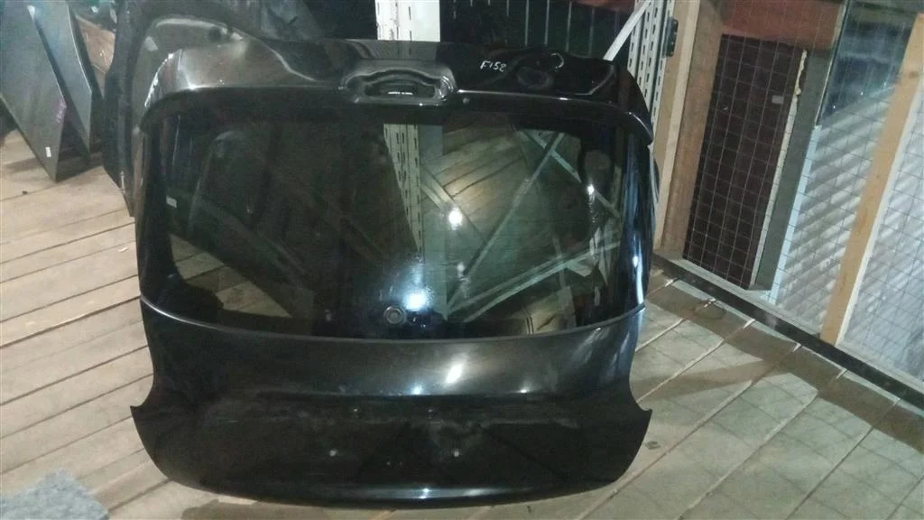 Б.у. стекло NISSAN JUKE F15E NISSAN JUKE F15E