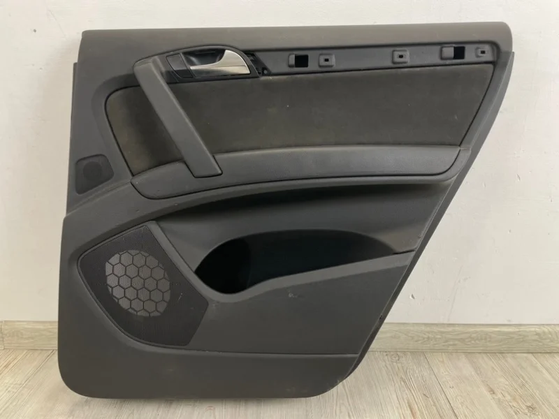 Обшивка двери Audi Q7 2007-2015 4L