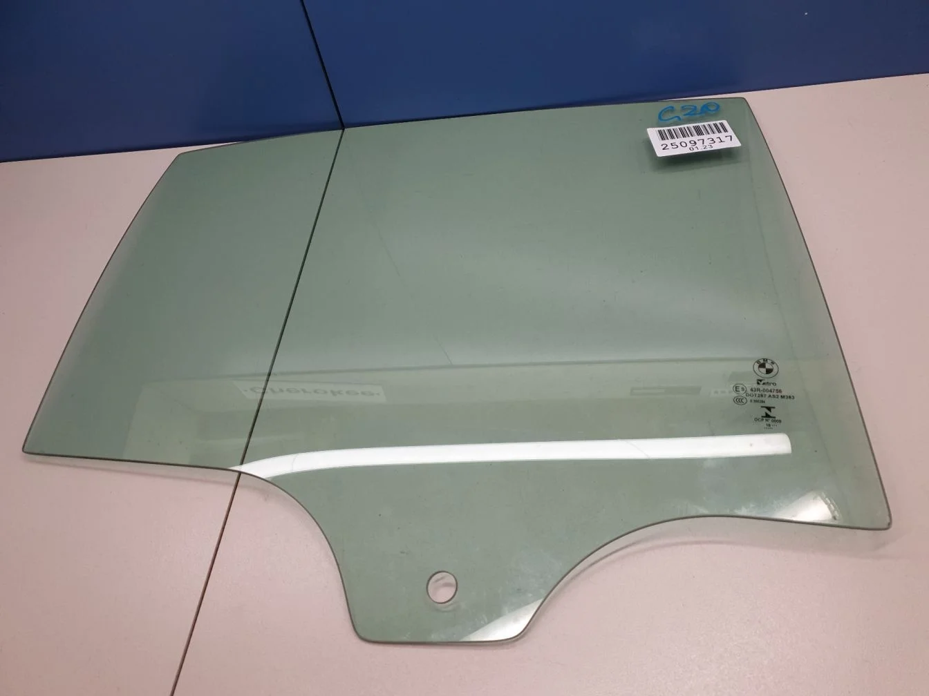 Стекло двери задней правой для BMW 5 G30 F90 2016-