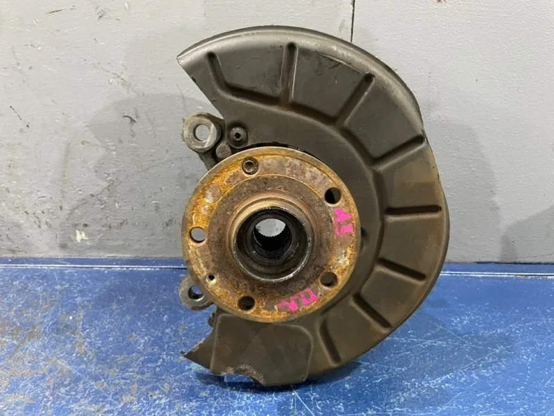 Кулак Audi A3 8P