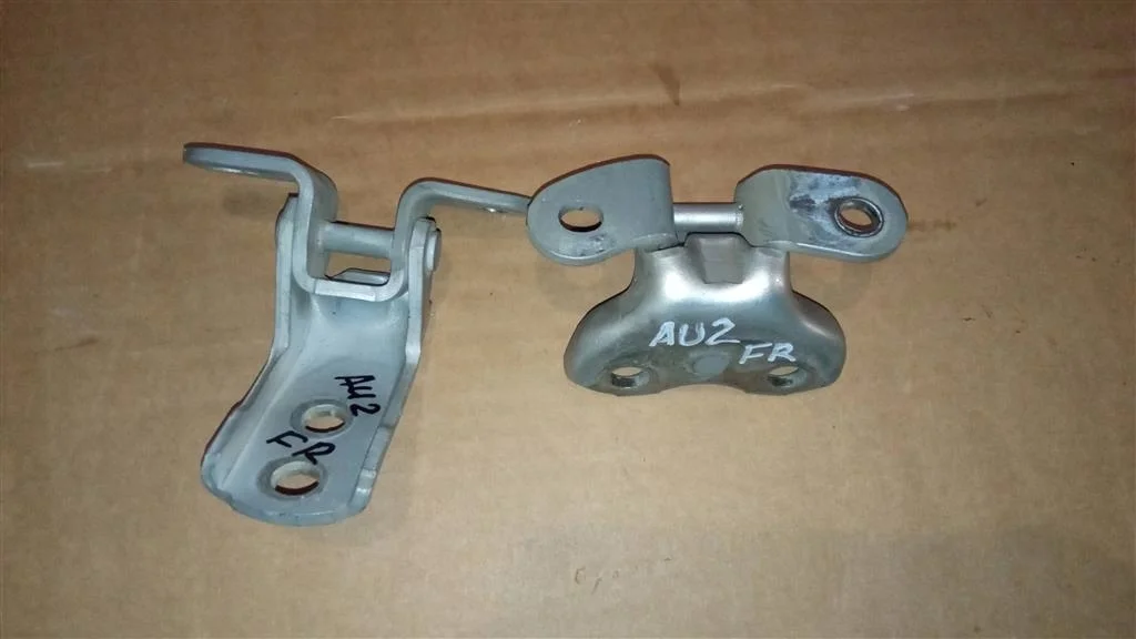 Б.у. петля двери TOYOTA AURIS ZRE150 TOYOTA AURIS ZRE150