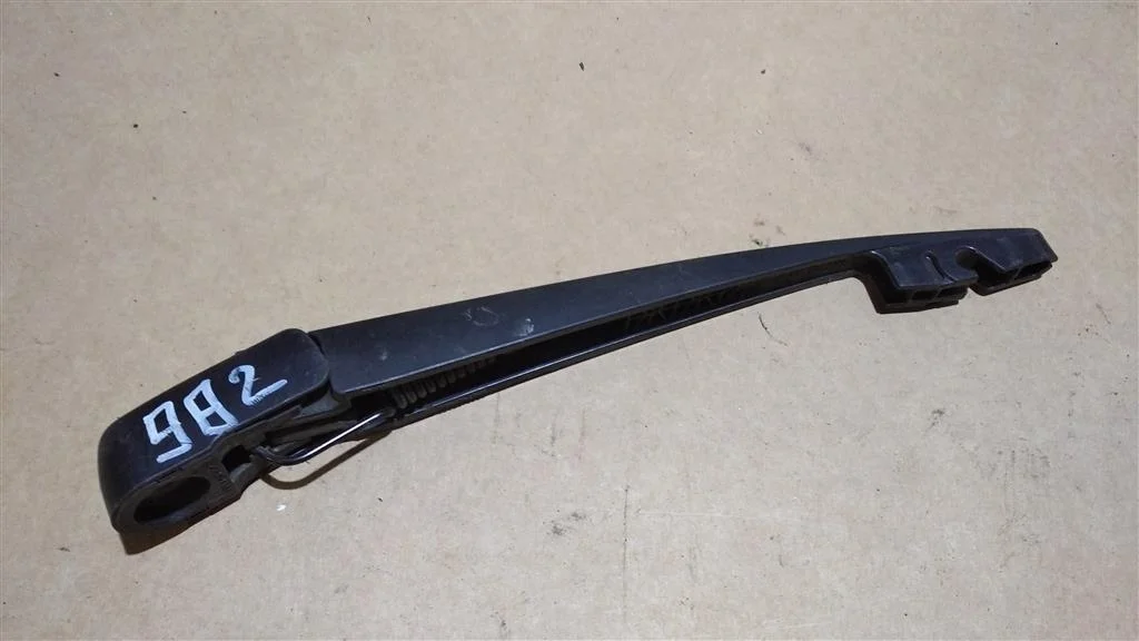 Б.у. поводок стеклоочистителя MITSUBISHI PAJERO V98W MITSUBISHI PAJERO V98W