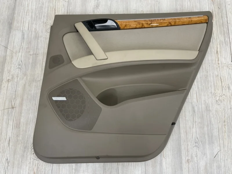 Обшивка двери Audi Q7 2007-2015 4L