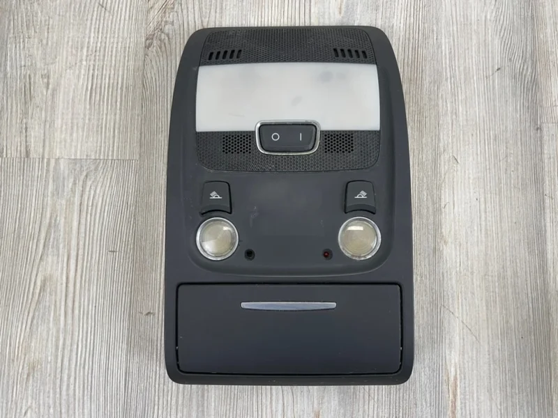 Плафон салонный Audi Q5 2013-2017 8R