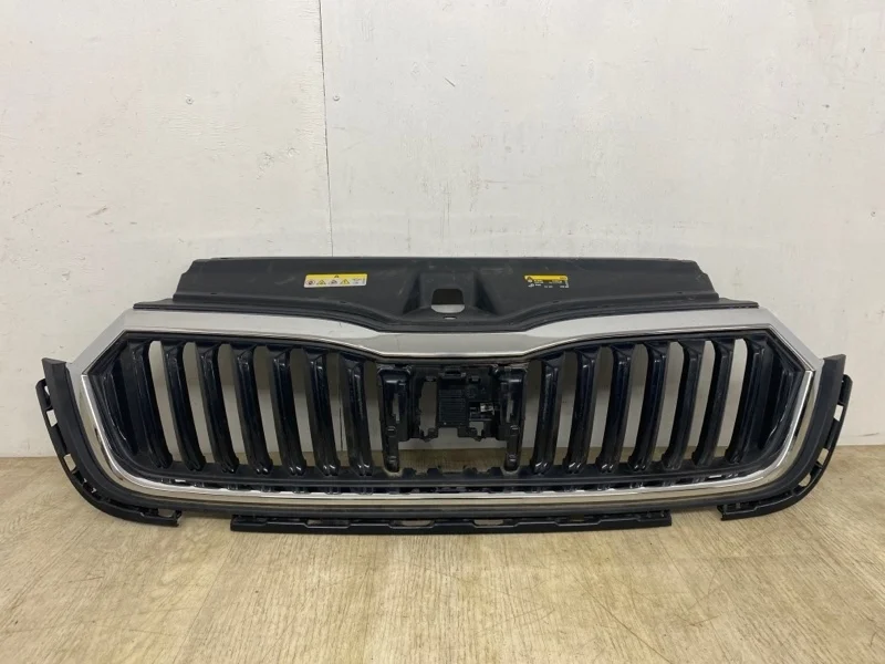 Решетка радиатора SKODA OCTAVIA 2019 2020 2021 2022 5E3807723 A8