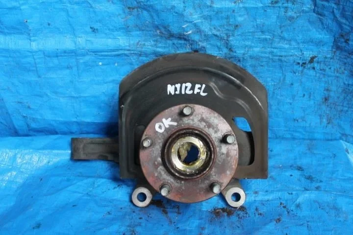 Б.у. кулак поворотный NISSAN QASHQAI J10 NISSAN QASHQAI J10