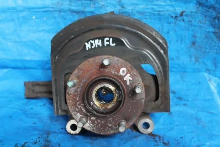 Б.у. кулак поворотный NISSAN QASHQAI J10 NISSAN QASHQAI J10