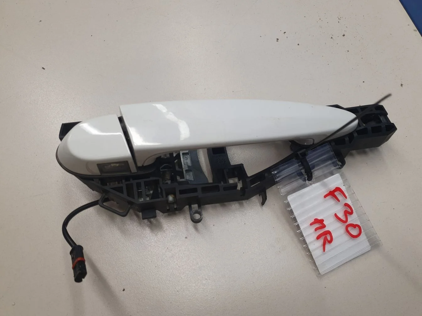 Ручка двери наружная правая для BMW 3 F30 2011-2018