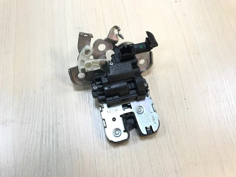 Замок багажника Audi Q3 2014 8U