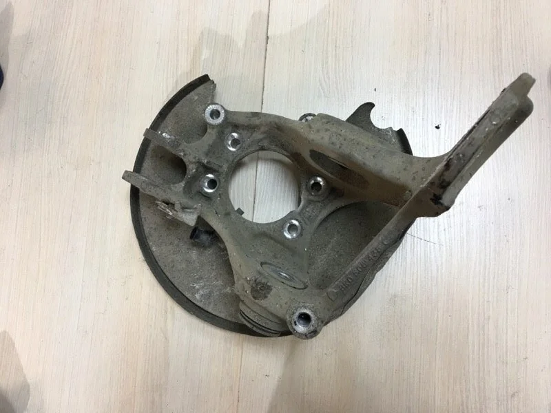 Кулак Audi Q5 2013 8R