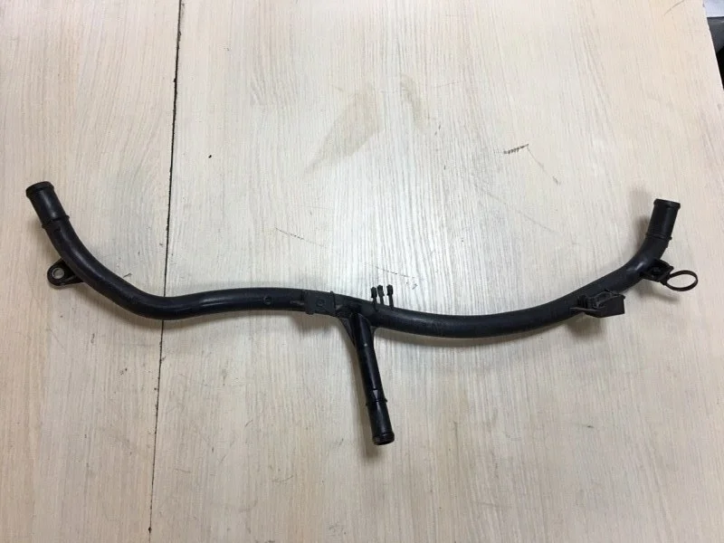 Патрубок системы охлаждения Audi A3 8V