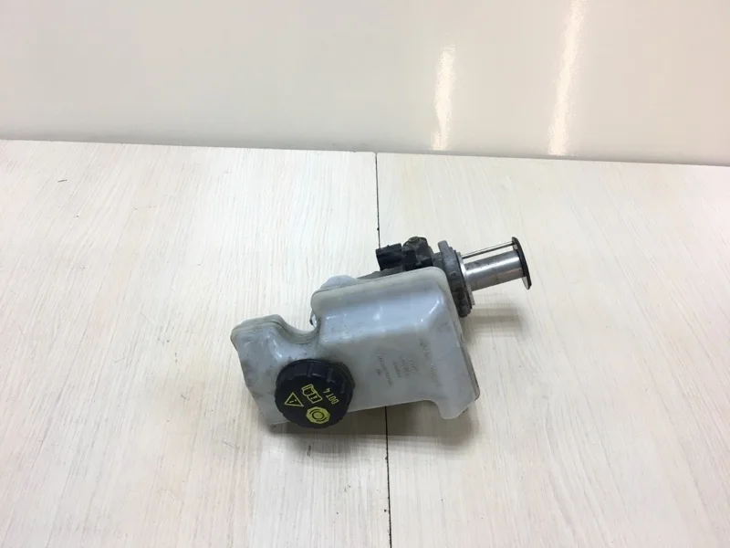 Главный тормозной цилиндр Audi A3 8V