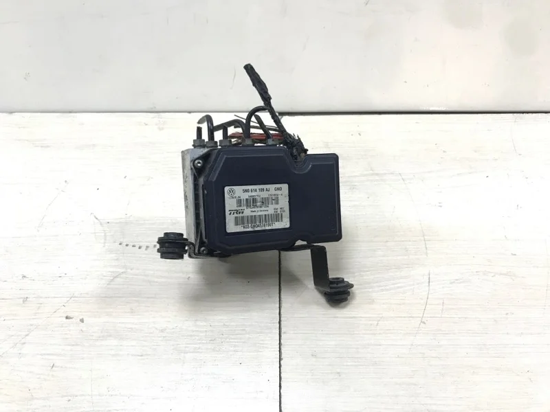 Блок abs Audi Q3 2013 8U