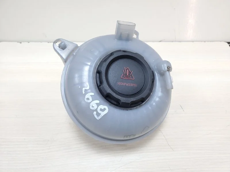 Бачок расширительный Volkswagen Tiguan 2021