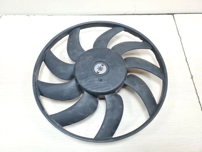 Вентилятор радиатора Audi Q3 2013 8U