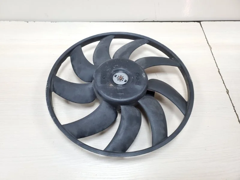 Вентилятор радиатора Audi Q3 2013 8U
