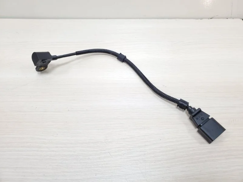 Датчик коленвала Audi Q3 2013 8U