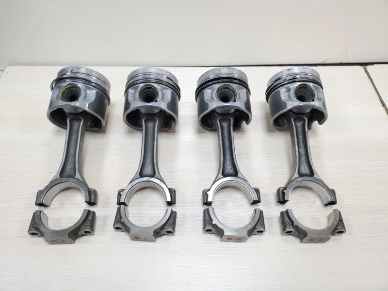 Поршень с шатуном Audi Q3 2013 8U