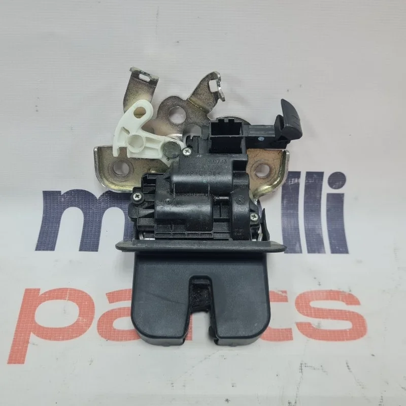 Замок багажника Audi A8 2013 D4 4H