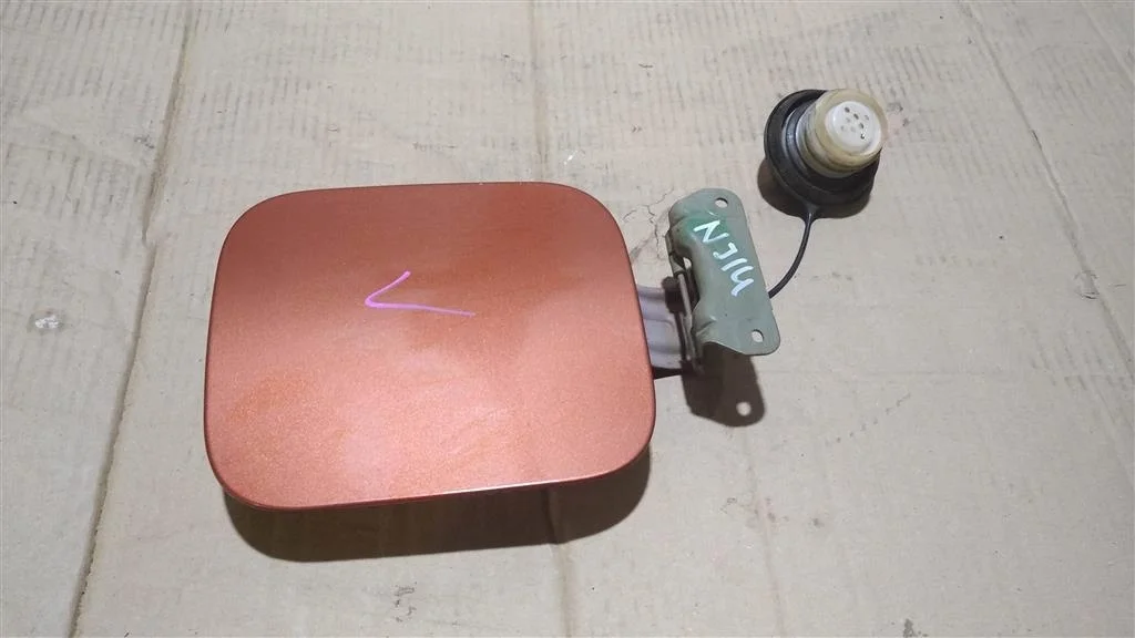 Б.у. лючок бензобака NISSAN QASHQAI J10 NISSAN QASHQAI J10