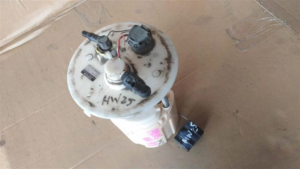 Б.у. насос топливный TOYOTA PRIUS NHW20 TOYOTA PRIUS NHW20