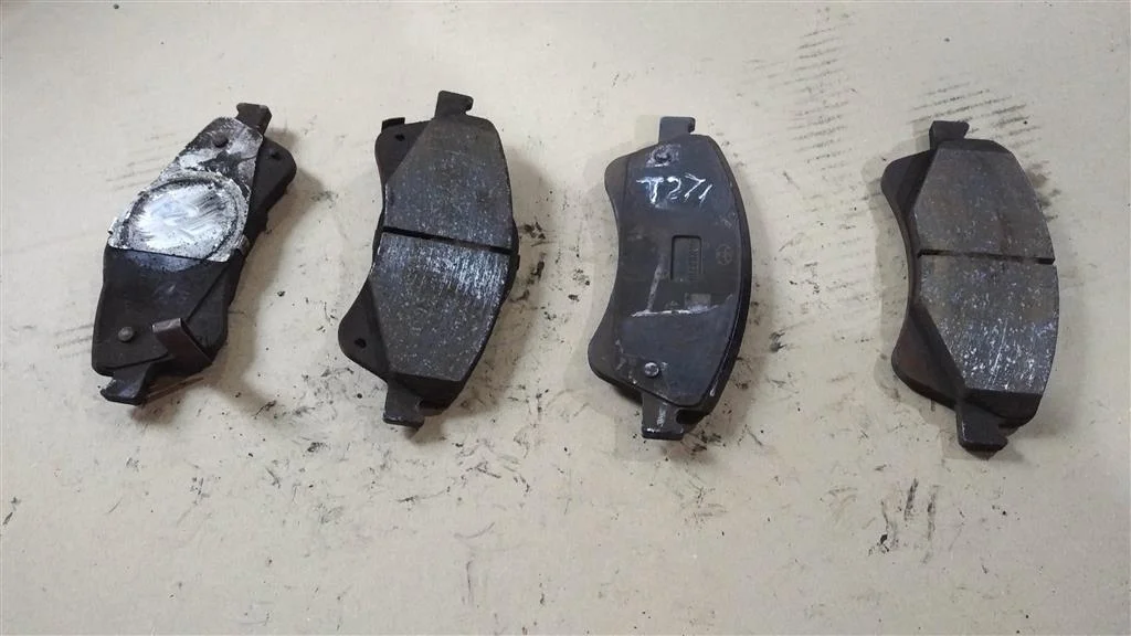 Б.у. колодки тормозные передние TOYOTA AVENSIS ZRT270 TOYOTA AVENSIS ZRT270