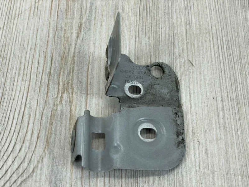 Крепление крыла Audi Q7 2015- 4M