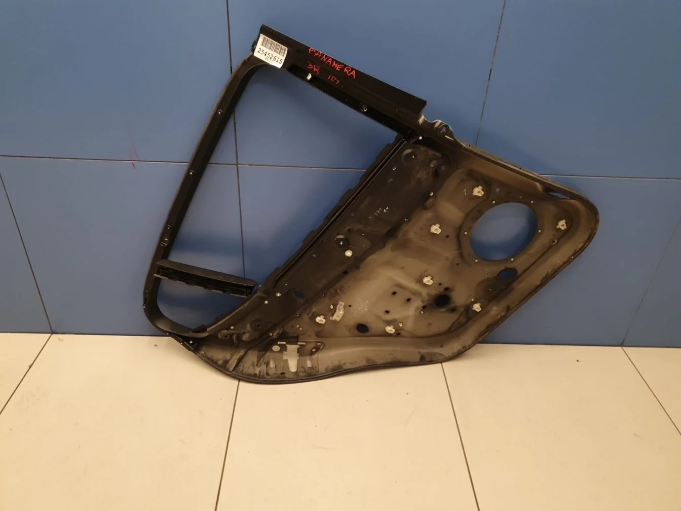 Рамка двери задней правой для Porsche Panamera 2010-2016