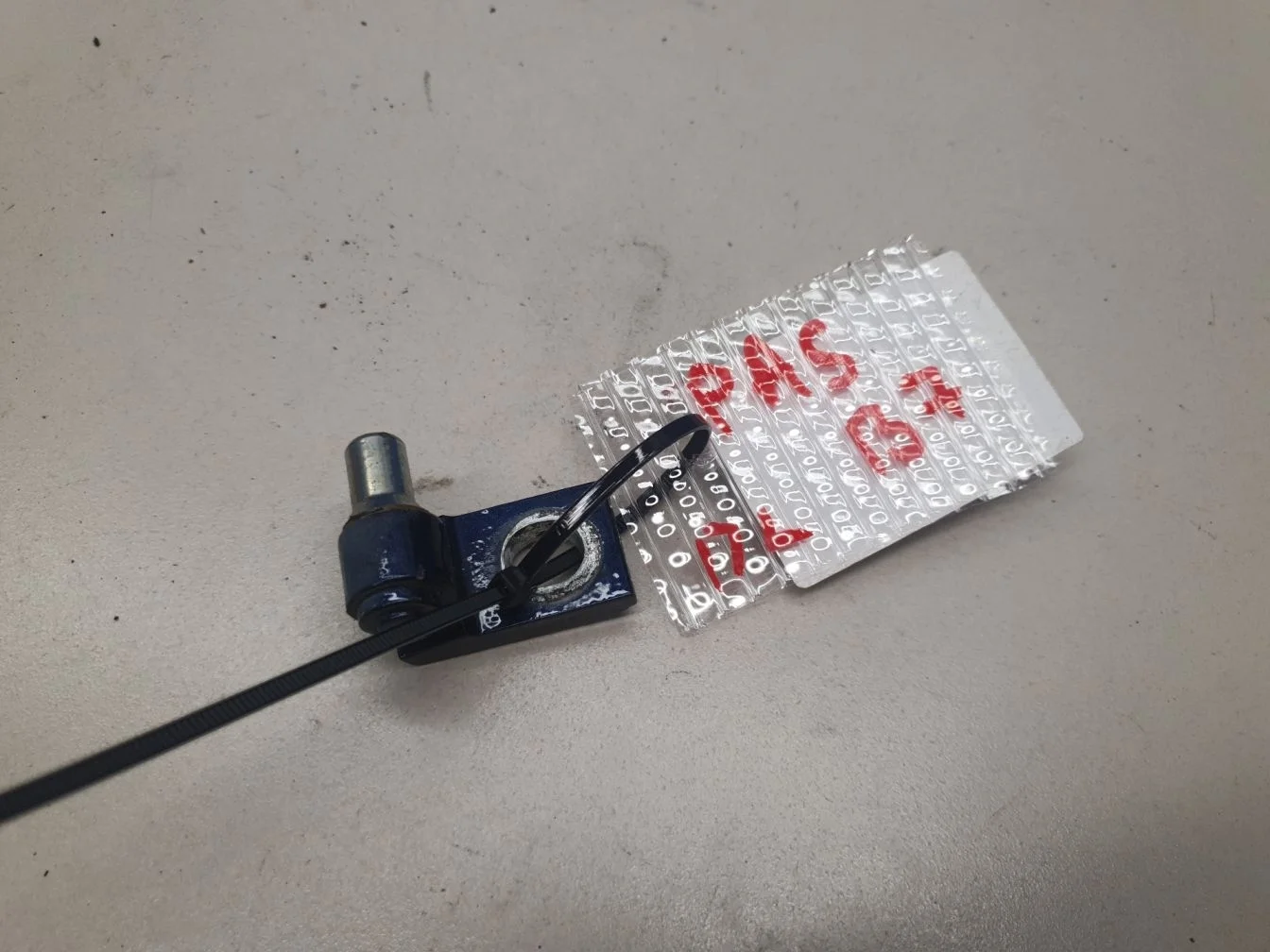 Петля двери передней левой для Volkswagen Passat B7 2011-2015