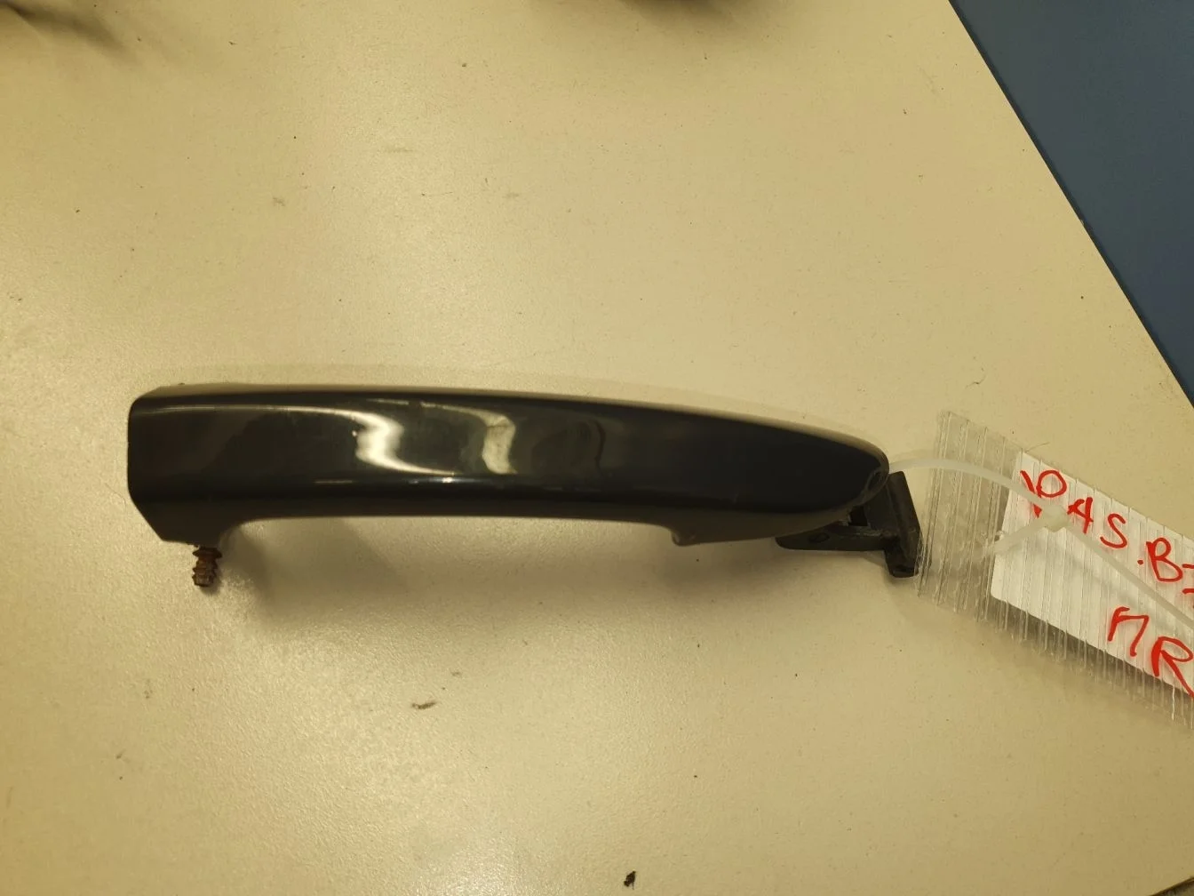 Ручка двери наружная правая для Volkswagen Passat B7 2011-2015