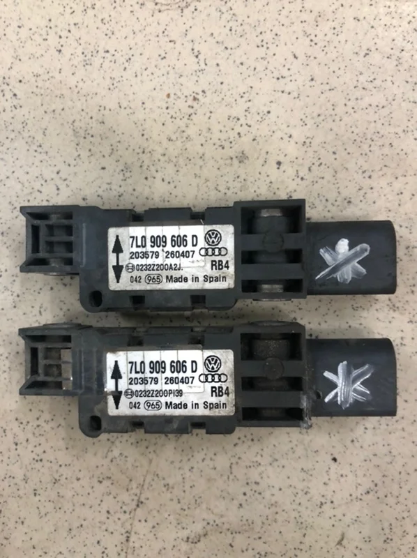 Датчик удара Porsche Cayenne 2008 957