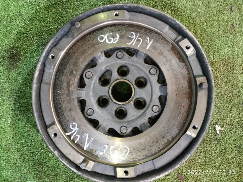 Маховик BMW 320i E90