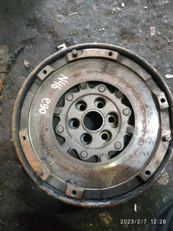 Маховик BMW 320i E90