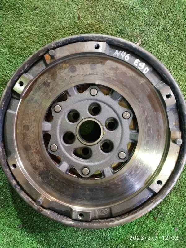 Маховик BMW 320i E90