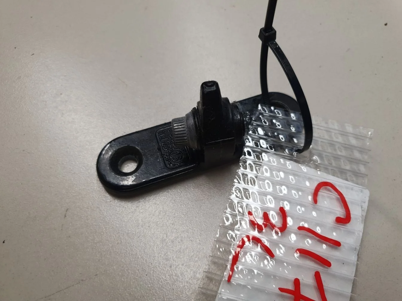 Петля двери задней левой верхняя для Mercedes CLA-klasse C117 2013-2019