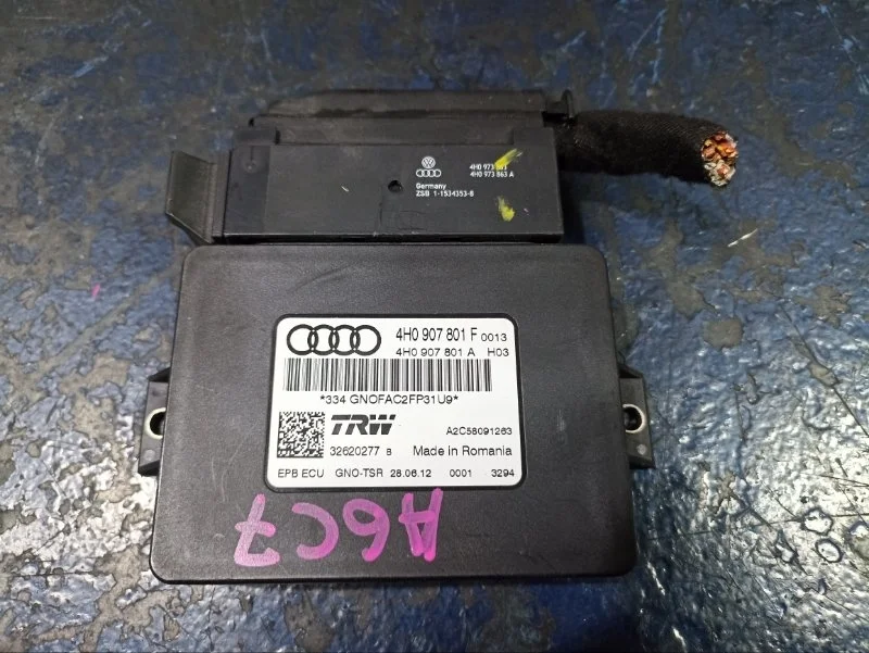 Блок управления ручником Audi A6 C7