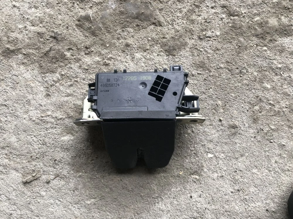 замок багажника opel astra H zafira B