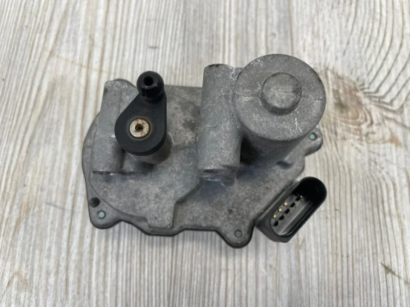 Моторчик заслонок впускных каналов Audi Q7 2007-2015 4L