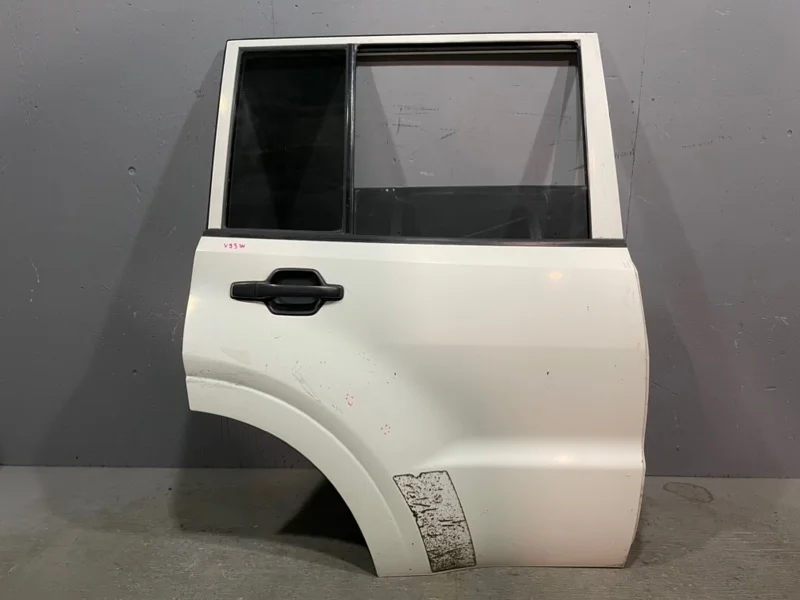 Дверь Mitsubishi Pajero 4 V90