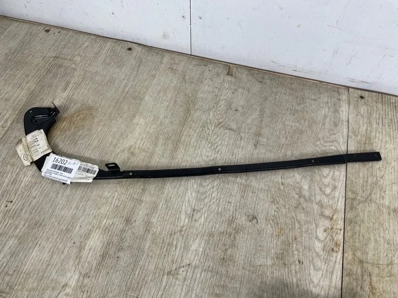 КРОНШТЕЙН БАМПЕРА MITSUBISHI PAJERO 3 2000 2001 2002 2003 2004 2005 2006 MN117190 V64W 4D56, правый