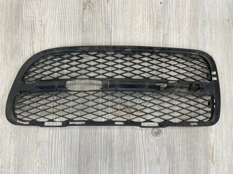 Решетка бампера VW Touareg 2003-2007 7L