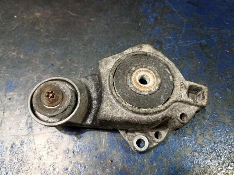 Натяжитель Mitsubishi Pajero 4 V90