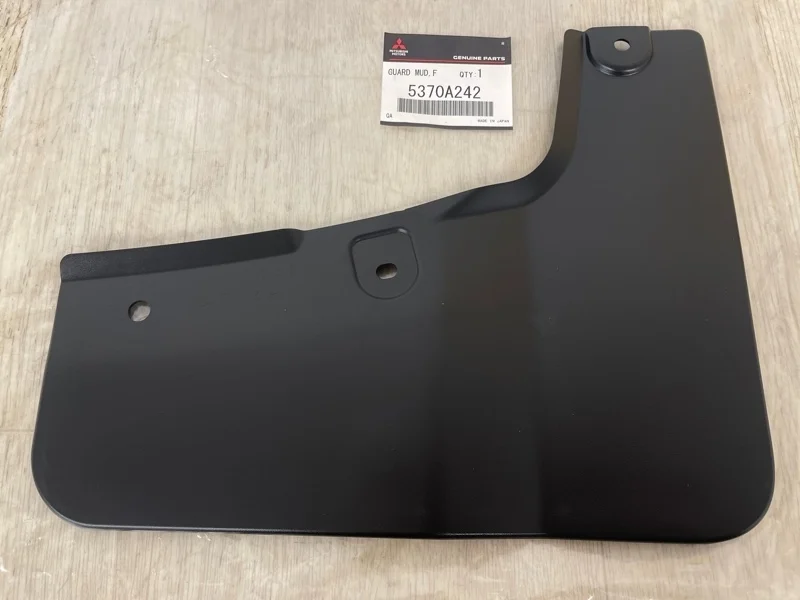 БРЫЗГОВИК КРЫЛА MITSUBISHI PAJERO 4 2006- 5370A242 V87W 4M41, передний правый