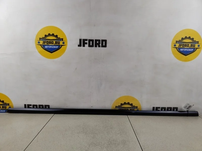 Уплотнитель стекла Land Rover Range 4 2013 L405