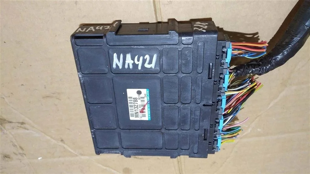 Б.у. блок управления двигателем MITSUBISHI GRANDIS NA4W MITSUBISHI GRANDIS NA4W