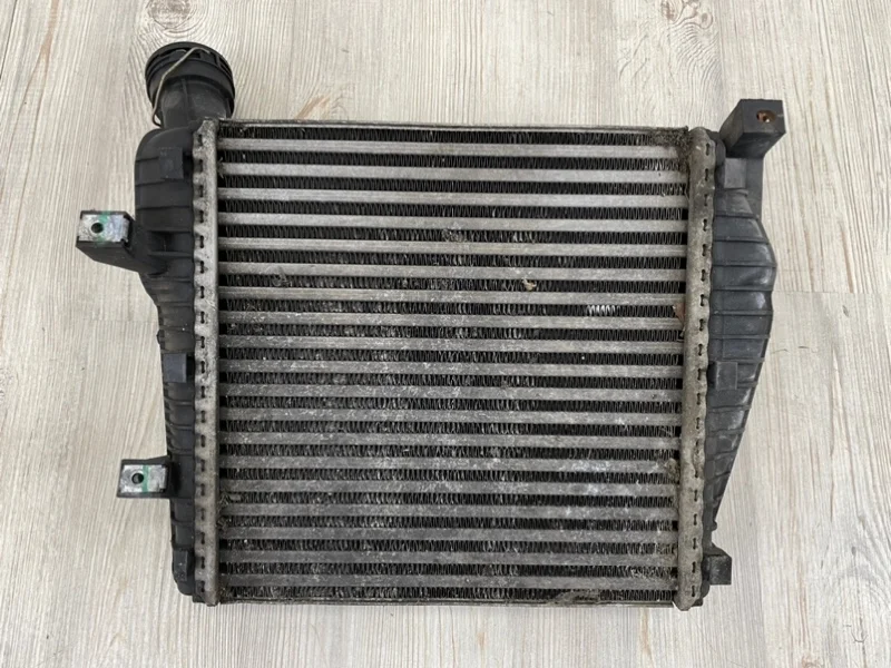 Радиатор интеркулера VW Touareg 2 2010-2018 7P