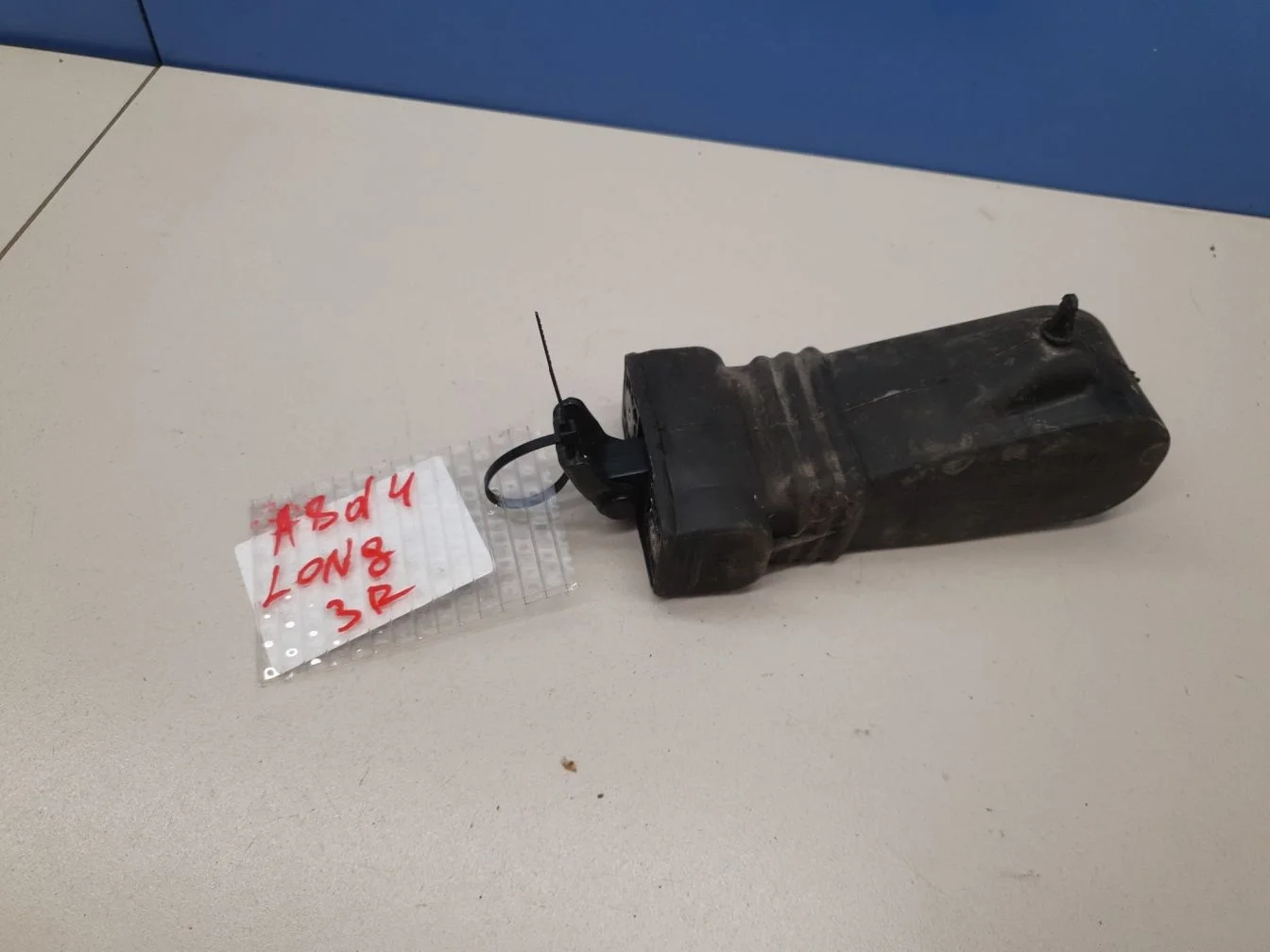 Ограничитель двери задней для Audi A8 S8 D4 2010-2017