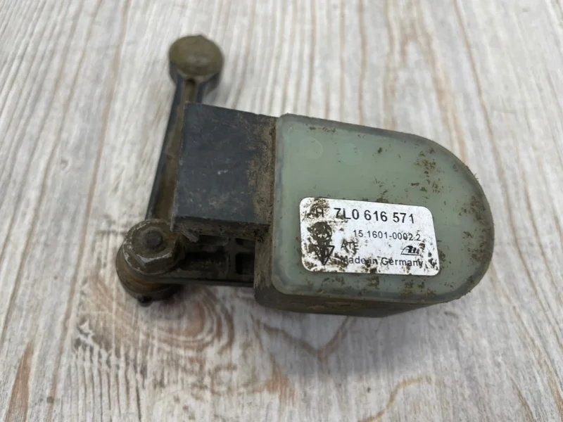 Датчик дорожного просвета VW Touareg 2003-2010 7L